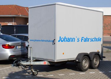 Johann's Fahrschule Upgant-Schott Transportanhänger